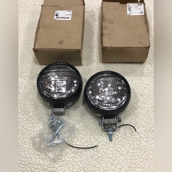 Peterson Mfg. Co Part#: 3320 Sealed Beam Light Lamp w/Bracket, 620W
New … - Picture 10 of 14